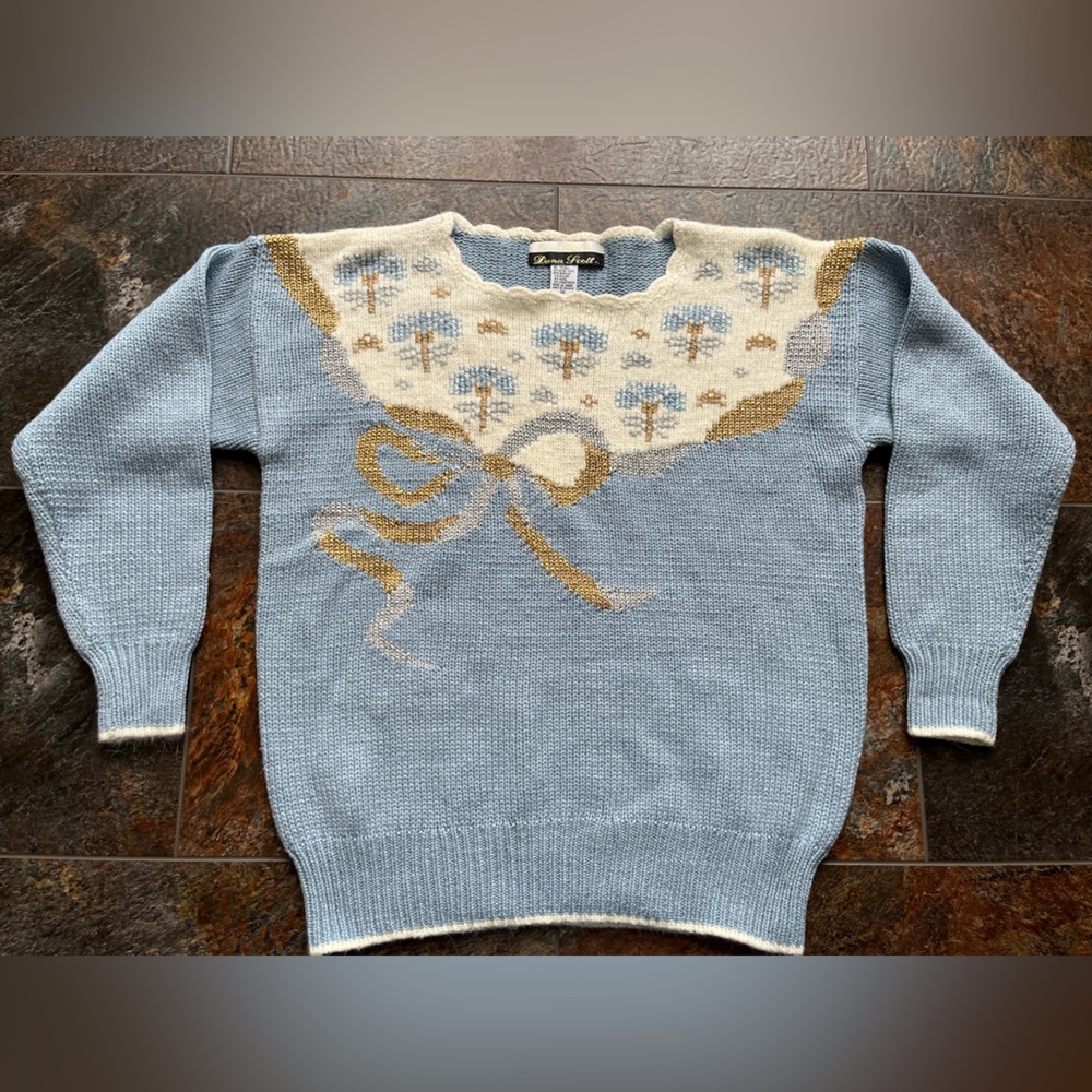 Vintage women’s Dana Scott feminine crew pull over blue cream sweater. Medium - Picture 5 of 14